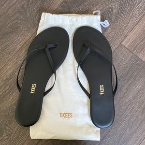 Tkee sandals
